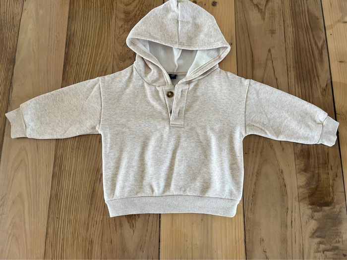 👶 Pull garçon à capuche – Kiabi – 24 mois