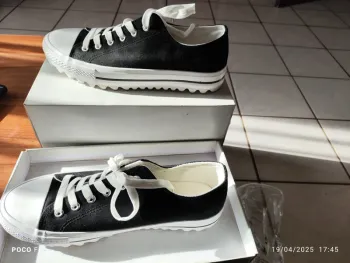 Baskets noir taille 41 neuve