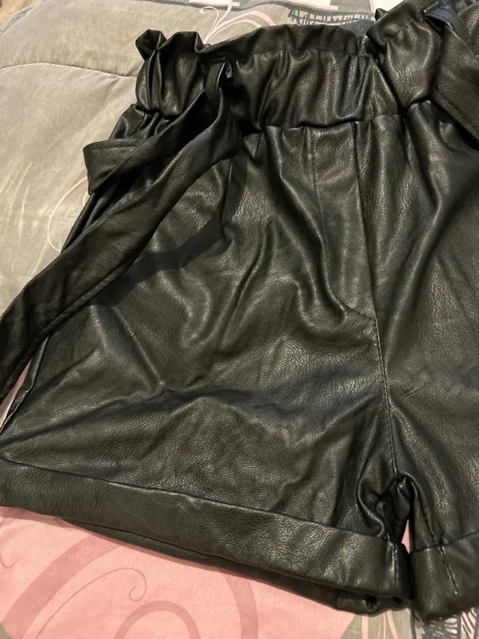 Short en cuir - photo numéro 2