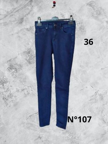 N°107 Jean bleu marine T36. Follow me. Taille haute, coupe slim.