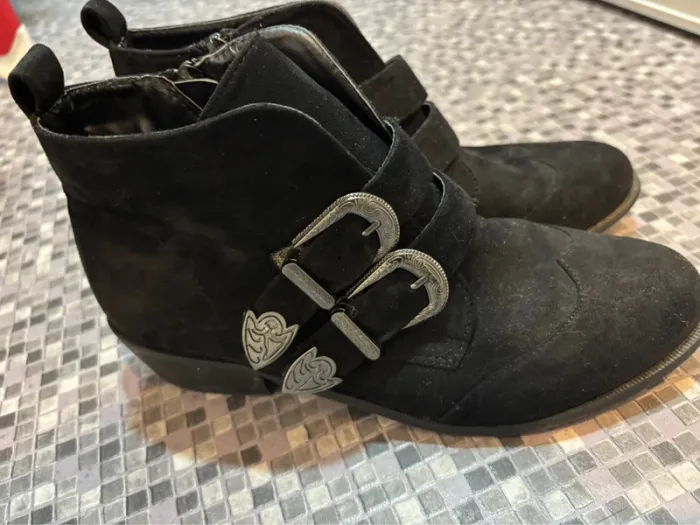 Bottine noir taille 40 La bottine souriante en très bon état