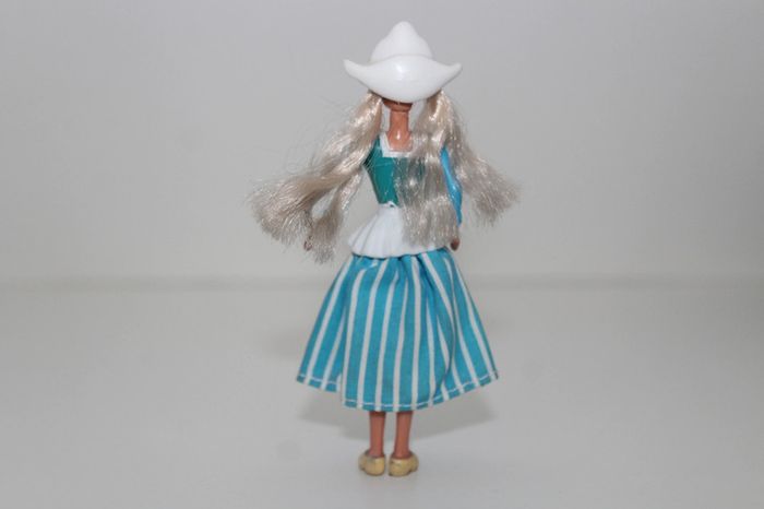 Figurine Barbie Allemande - 1995 - photo numéro 3