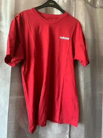 T-Shirt adidas rouge