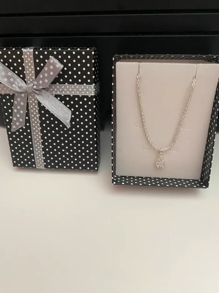 Collier pendentif gouttelette Chaine Effet Scintillant