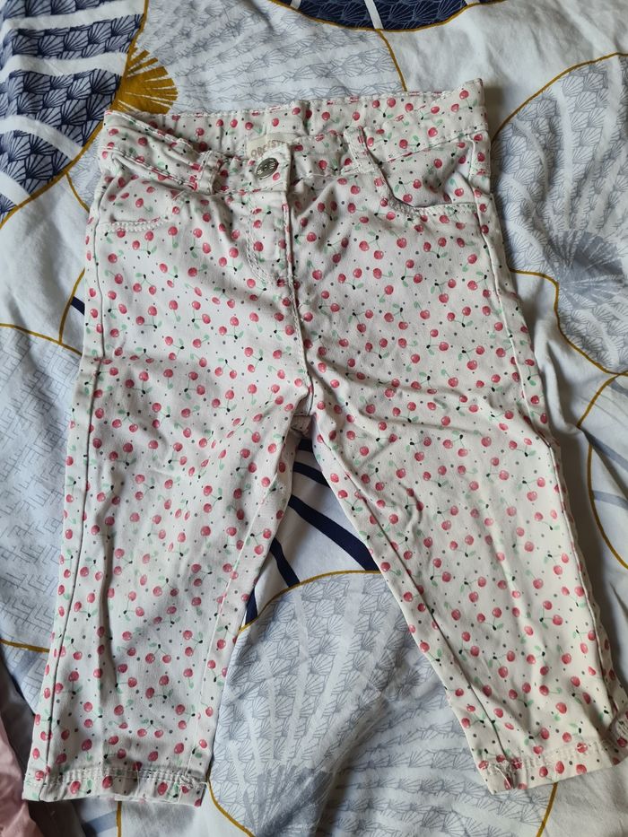 3 pantalons. 12 mois. Rose kitchoun. Gris obaîbi. Blanc cerise orchestra - photo numéro 4