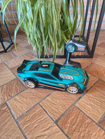 voiture téléguidée HotWeels