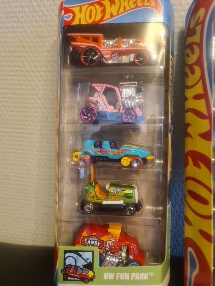 2 lots de voitures hot wheels NEUFS - photo numéro 2