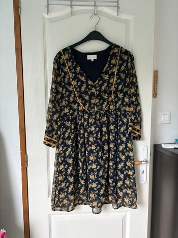 Robe à manches 3/4 bleu marines à fleurs jaunes