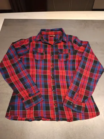 Vends chemise a pression taille 12 ans Bil K .