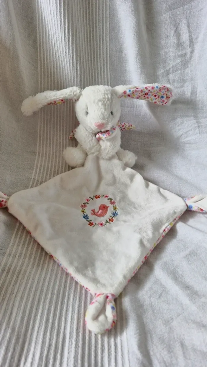Doudou plat avec mouchoir Lapin blanc  fleurie  pommette