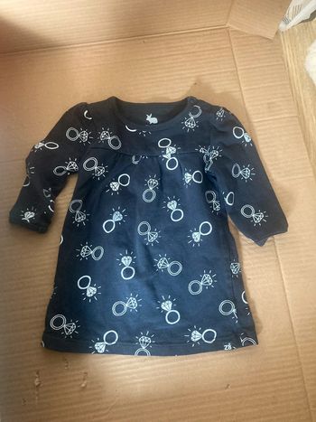 Blouse  noir et  avec des bague