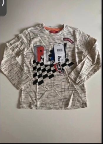 T-shirt manches longues NEUF avec étiquette pour garçon taille 5 ans couleur crème