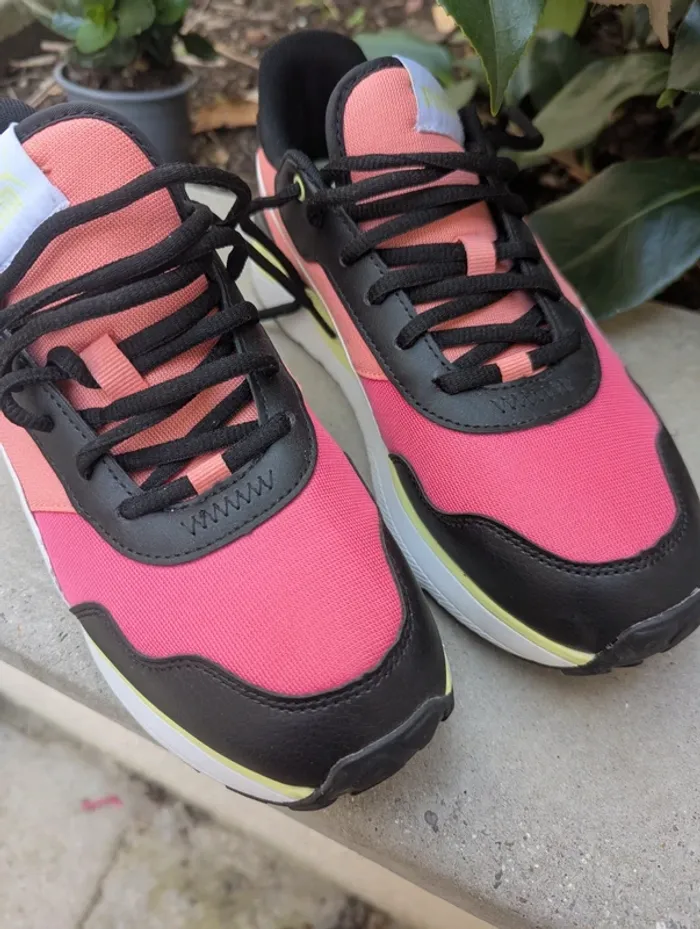 Baskets Chaussures femme PUMA R78 Voyage taille 39 - photo numéro 4