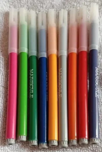Lot 9 crayons feutre Majuscule