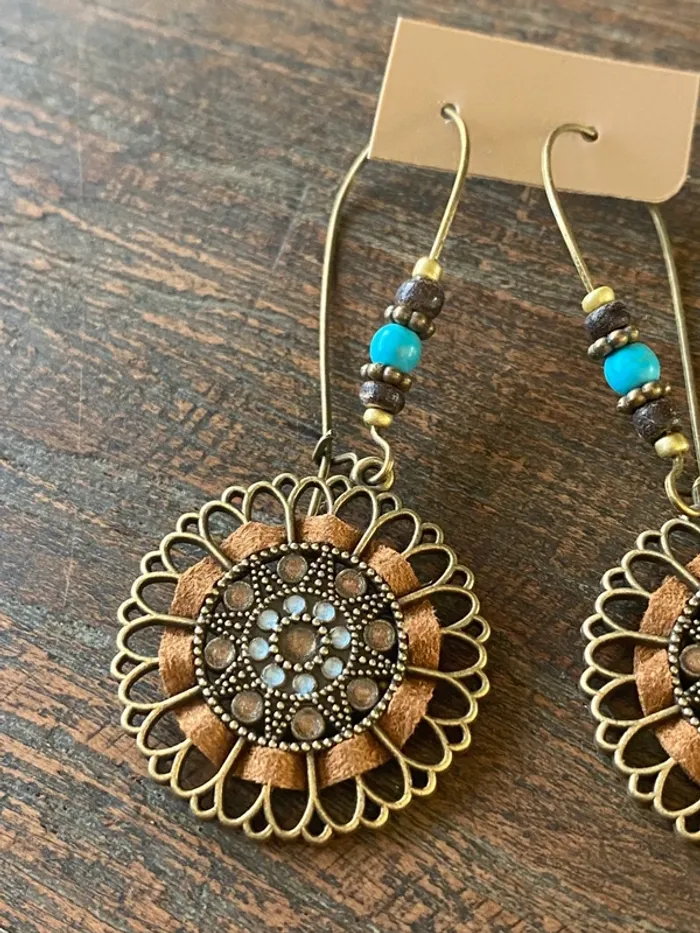 Magnifiques boucles d’oreilles colorées avec fleurs - photo numéro 3