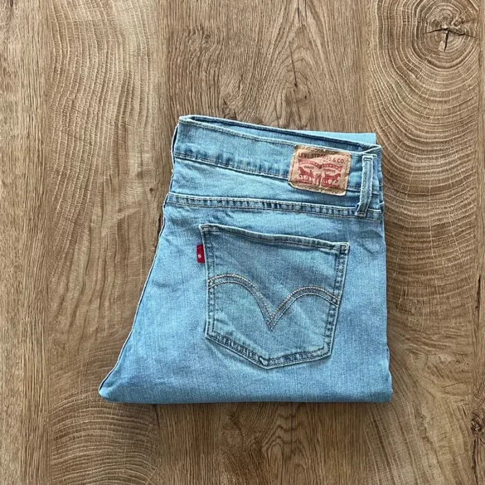 Jean/pantalon bleu Levi's 524 Skinny pour femme, taille W 32 L 32 (42 taille française)