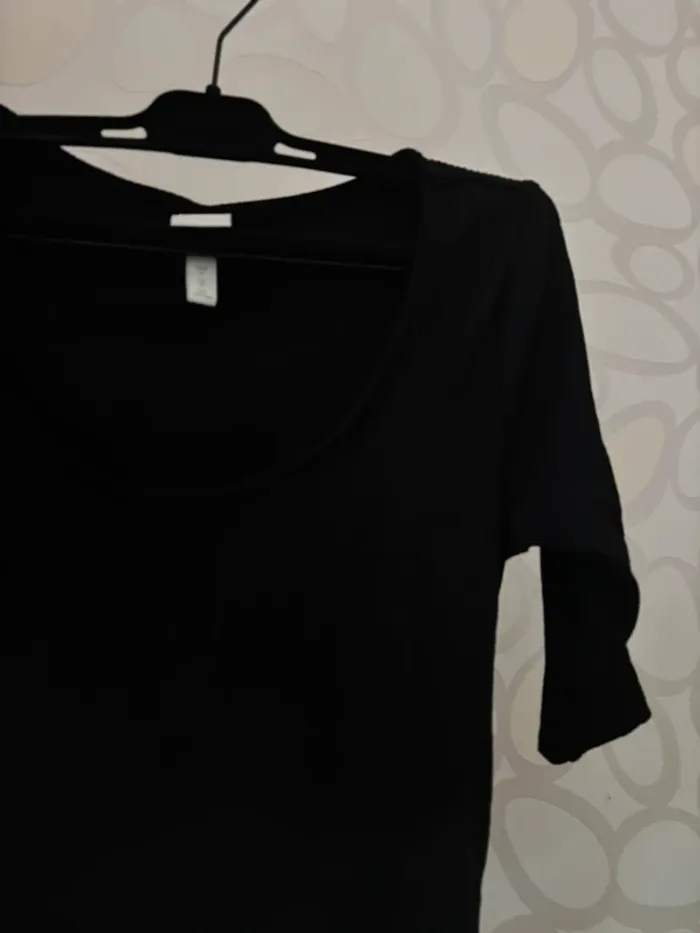 t-shirt manches courtes col rond noir côtelé h&m taille M neuf - photo numéro 2