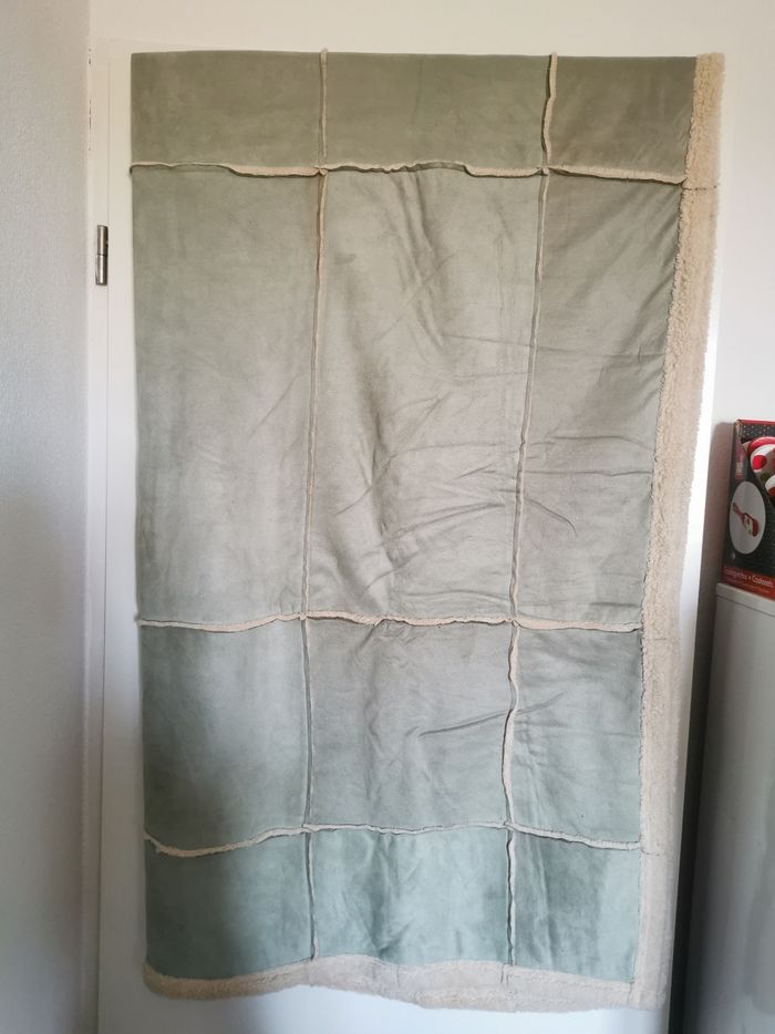 Couvre-lit neuf effets daim et laine de mouton