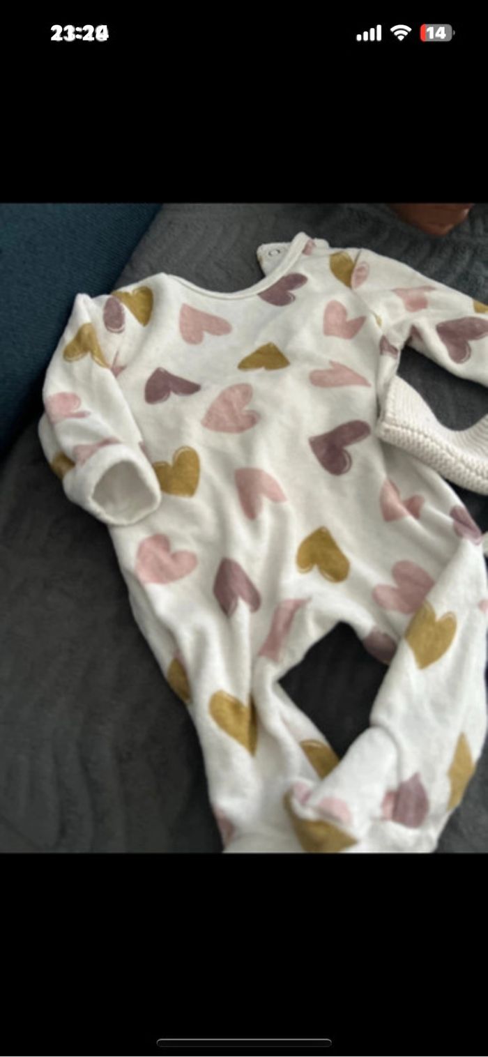 Lot de 9 vêtements taille 1 mois - photo numéro 9