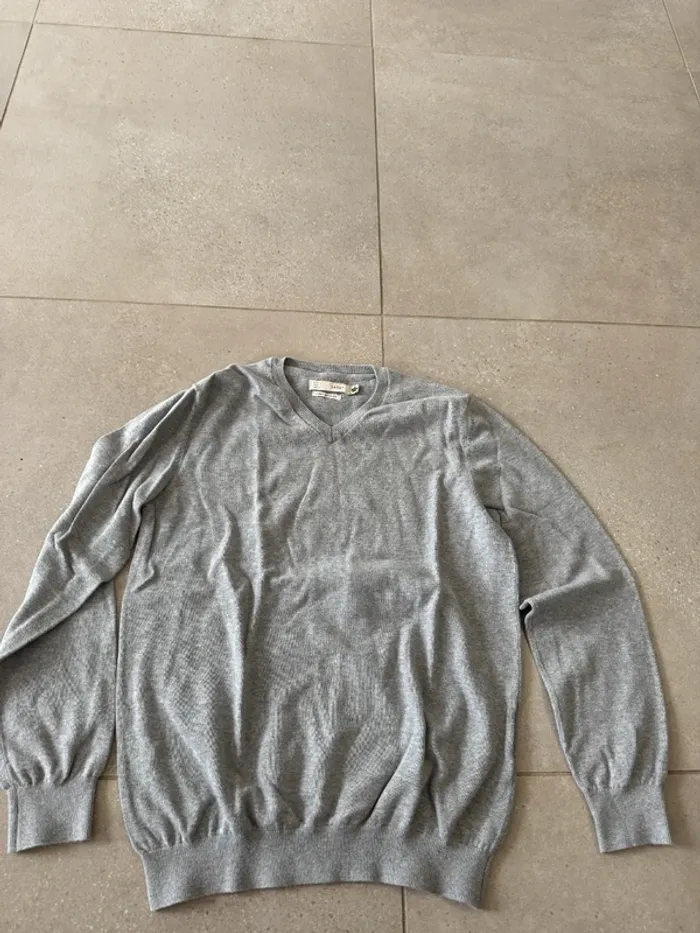 Pull gris Celio, taille M, très bon état