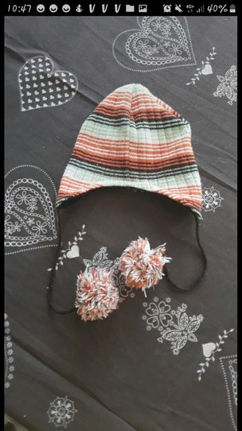 Bonnet multicolore pompon