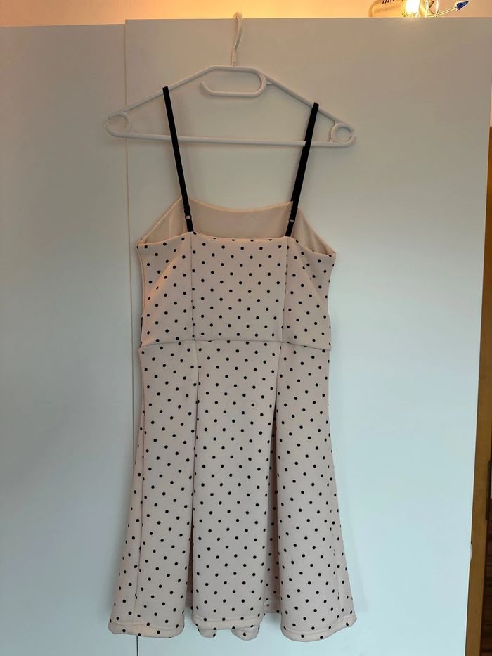 Gepunktetes Kleid