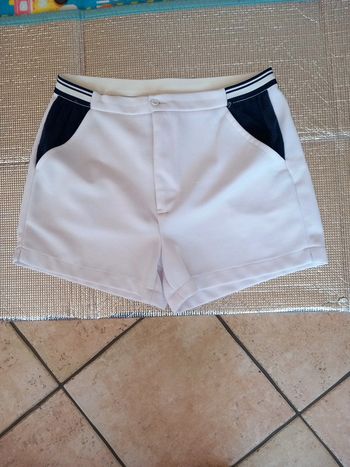 👵short polyester blanc bleu marine T46/48