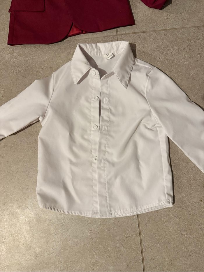 Costume 4 ans rouge bordeaux, 4 pièces avec gilet et épaulettes, parfait pour mariage ou cérémonie ! - photo numéro 3