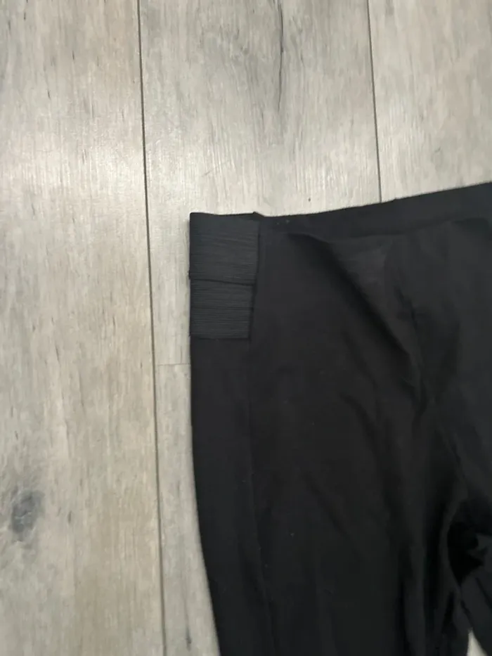 Legging noir en parfait état - photo numéro 3