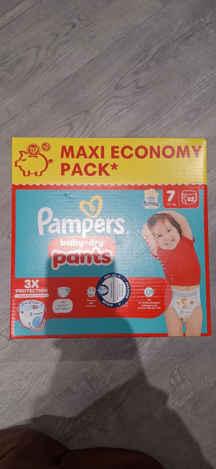 Pasuet de couches pampers taille 7 neuf