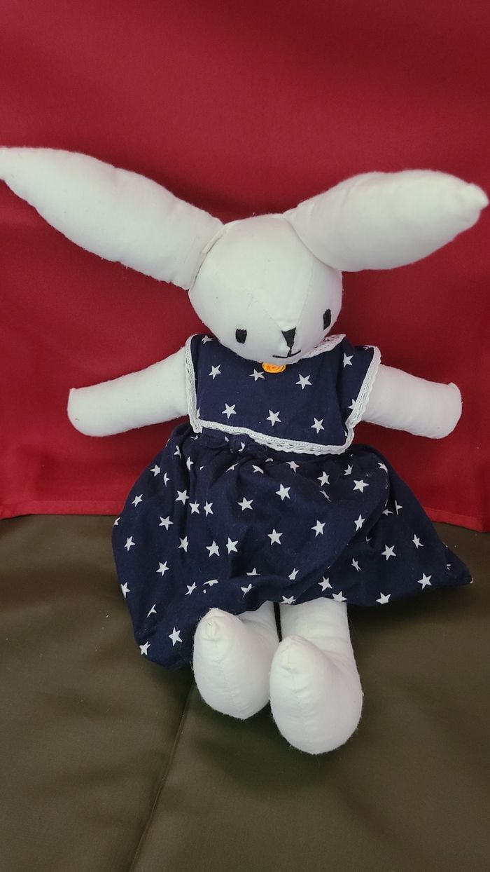 doudou lapin blanc robe étoilé
