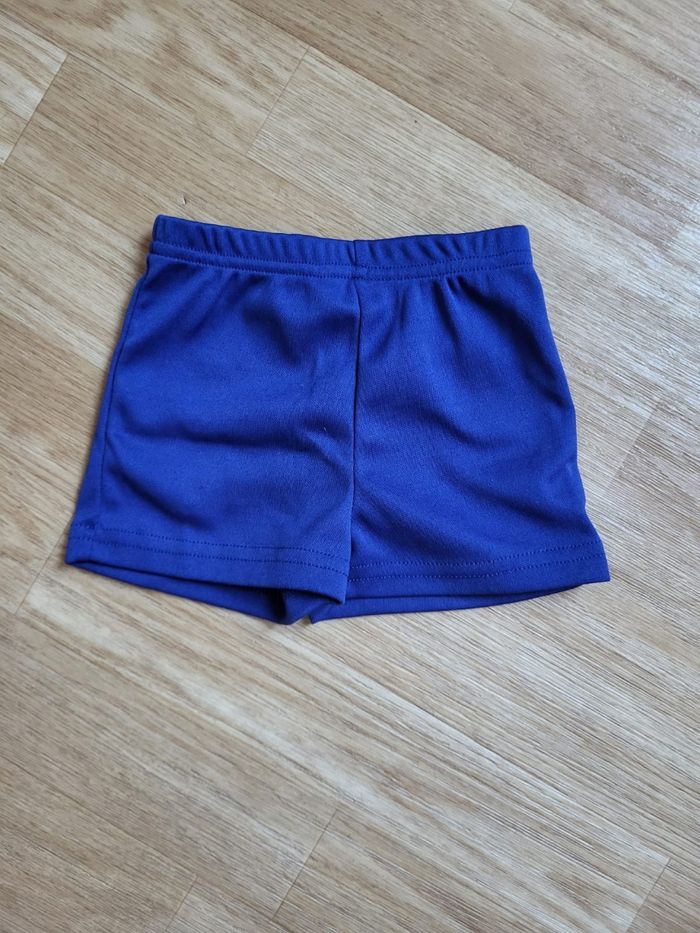 Short bleu