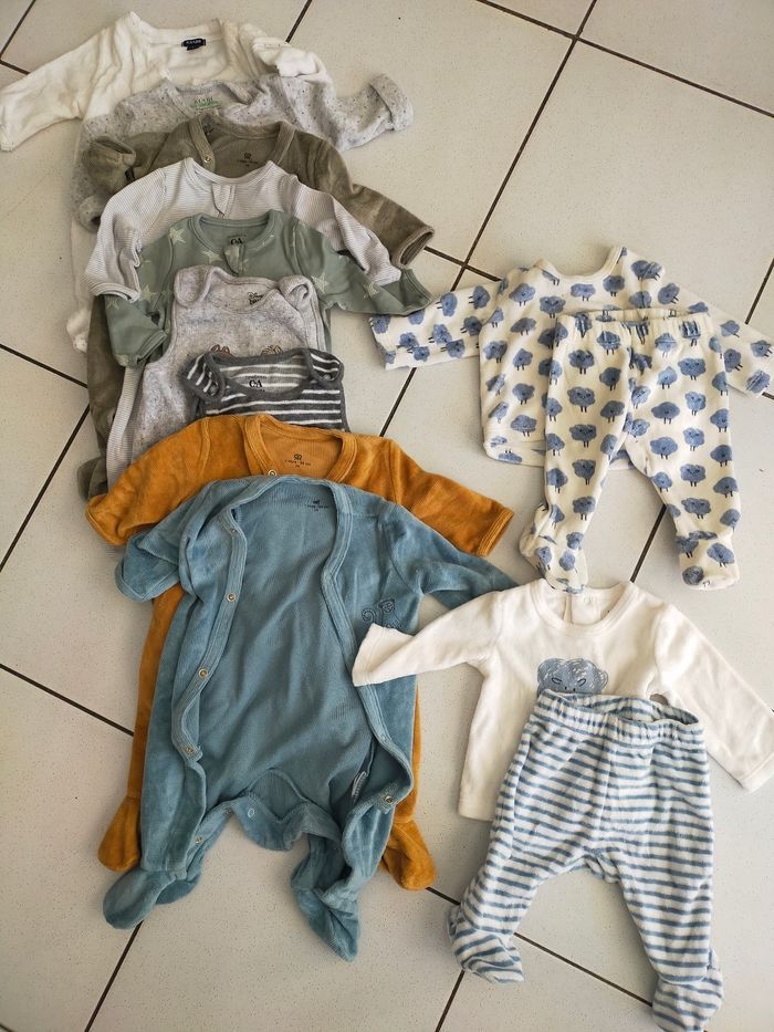 Lot de 11 pyjamas 1 mois