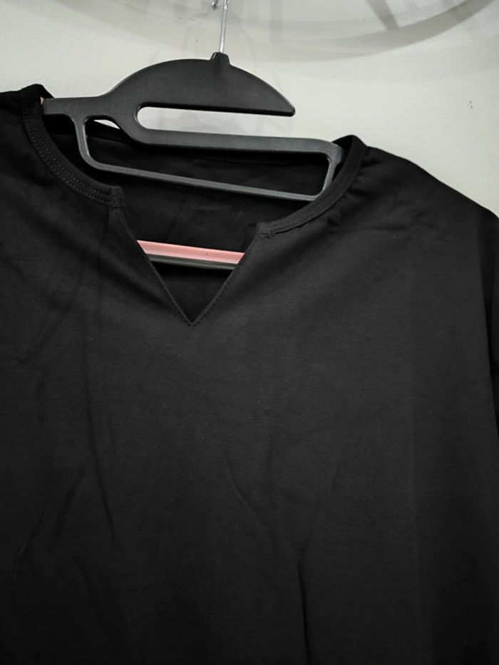 T shirt noir col v taille L neuf ouku - photo numéro 2