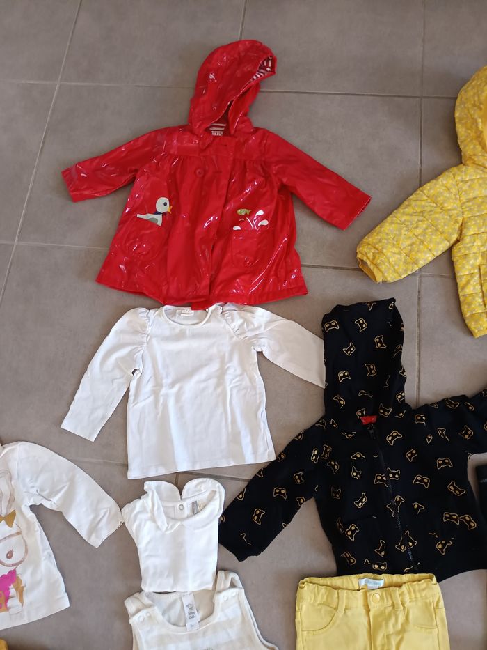Lot vetements fille 9 12 mois imperméable et doudoune - photo numéro 2
