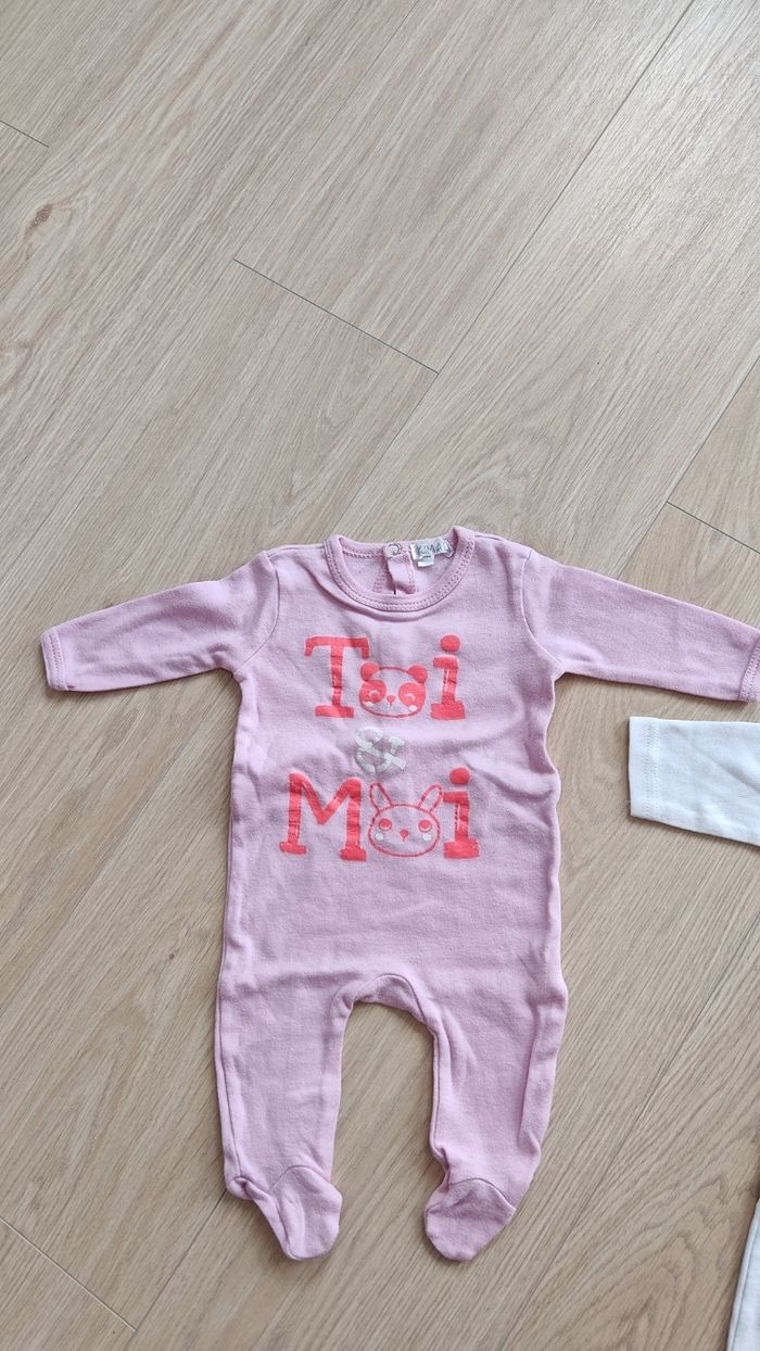 2 pyjamas fin 3mois - photo numéro 2