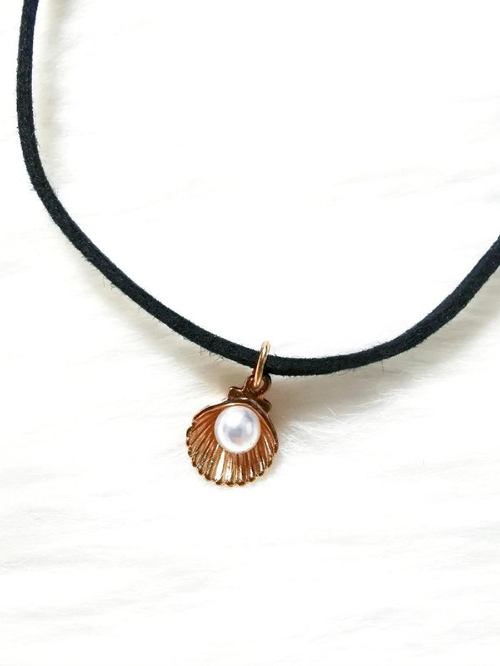 Collier ras de cou noir et doré coquillage perle 🖤 - photo numéro 4