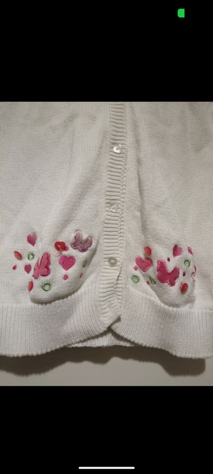 Beau gilet NKY blanc à capuche. Taille 8 ans - photo numéro 2