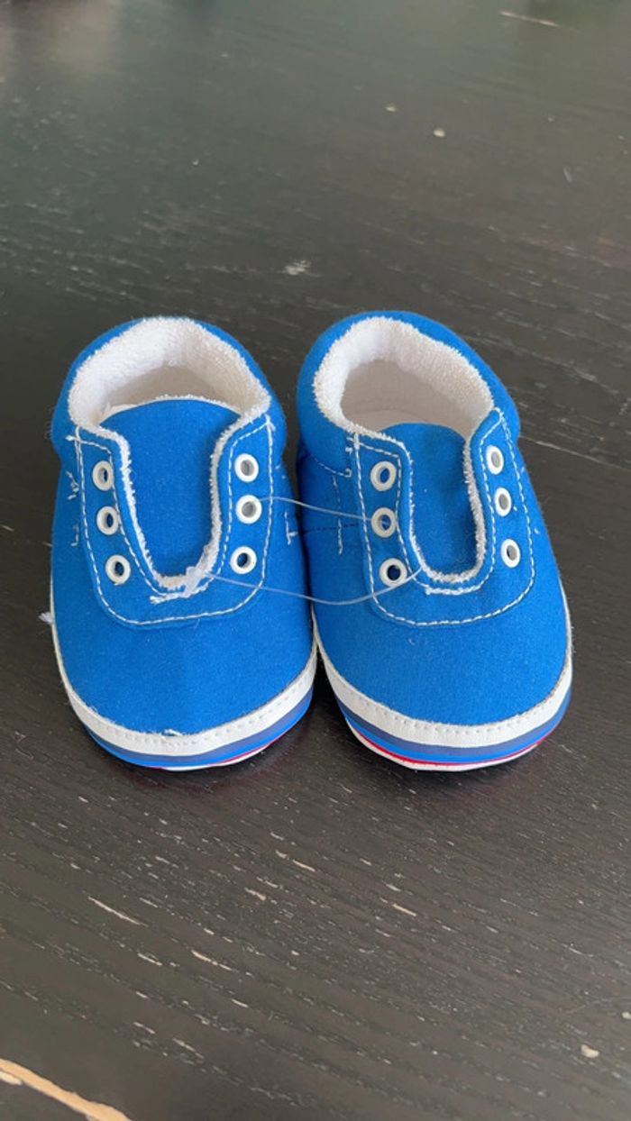 Chaussure bébé type basket 17/18