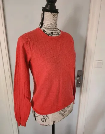 Très Joli Pull Corail de marque Camaïeu et de taille 38