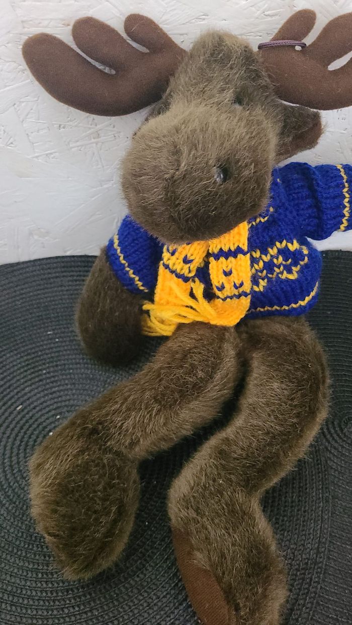 Peluche doudou Rêne Caribou pull et écharpe hiver Allan Flink - photo numéro 4