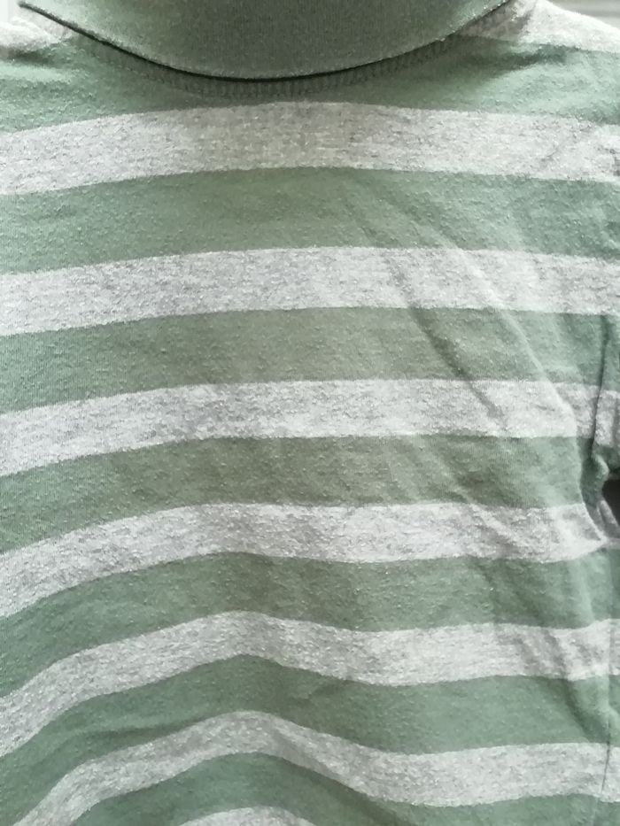 Vends sous pull  rayé gris et vert. - photo numéro 2