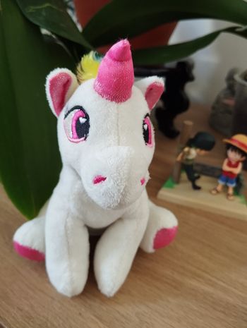 Petite peluche licorne 