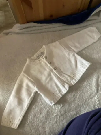 Gilet blanc, neuf mois