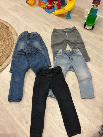 Lot 5 jeans pantalons 24 mois