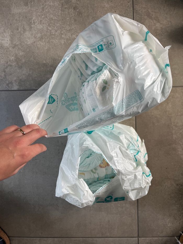 Lot de couches Pampers baby dry taille 5 - photo numéro 2