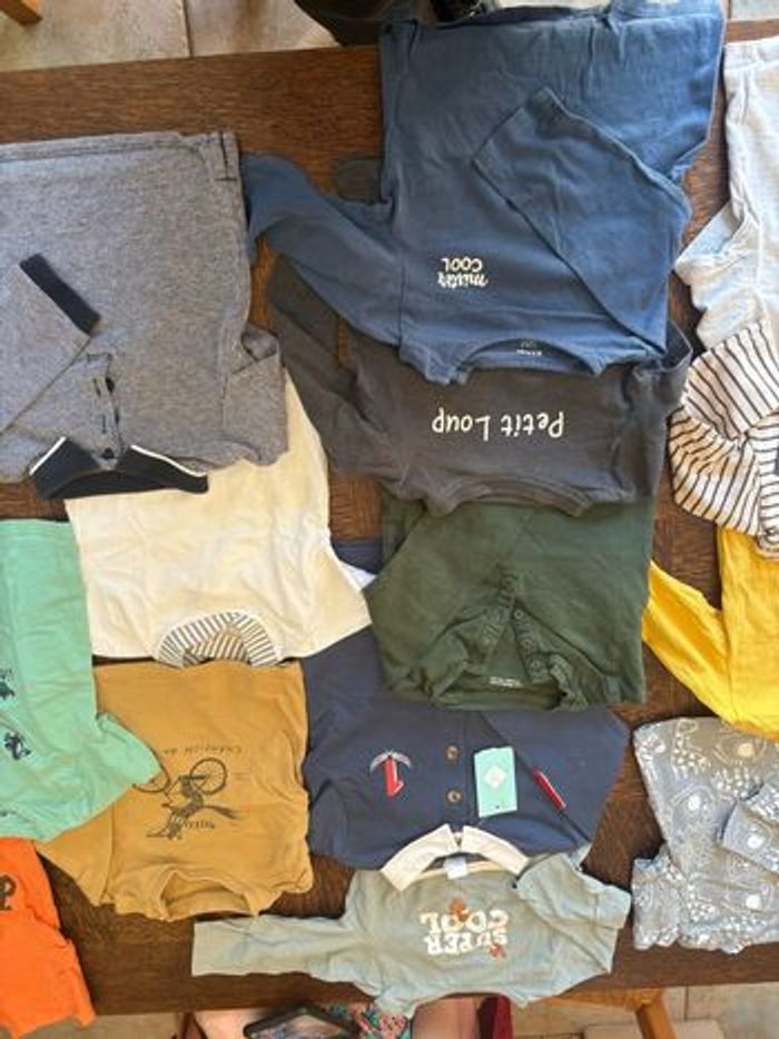 Gros lot de t-shirt en 12 mois - photo numéro 2