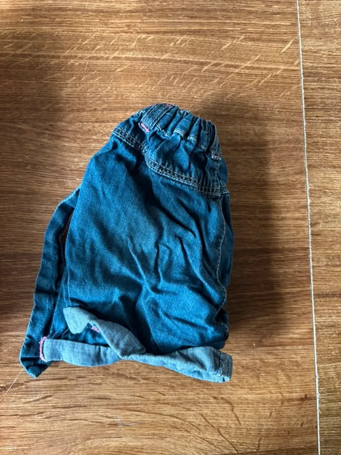 Short fille