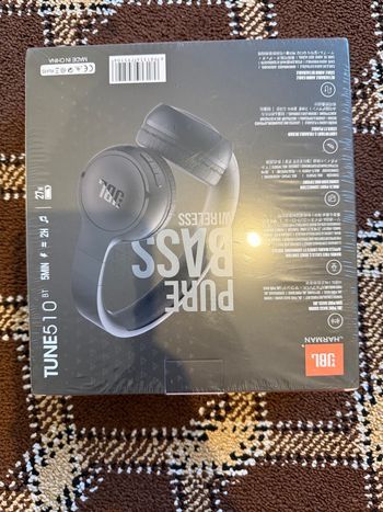 Hello, this is headphone Bluetooth JBL 