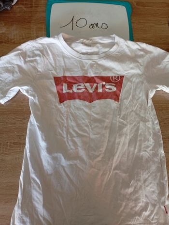 T shirt levis